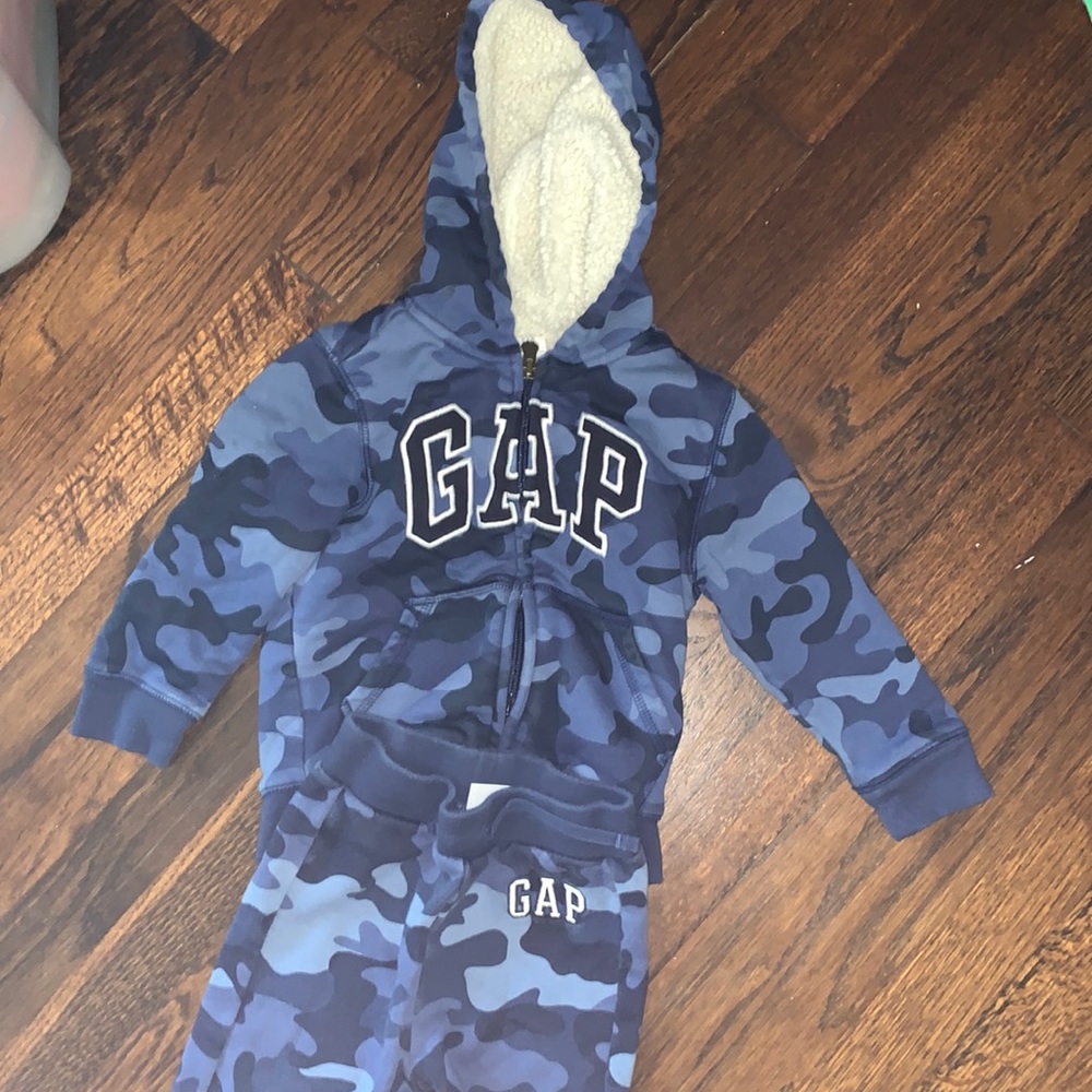 Gap Sweatsuit Set - pant and zip up jacket. Fleece Sherpa lined